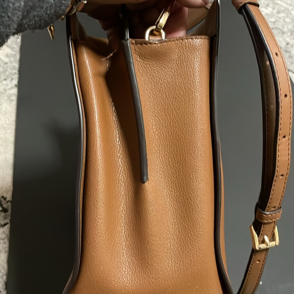 Micheal kors handbag/ crossbody - Picture 13 of 16